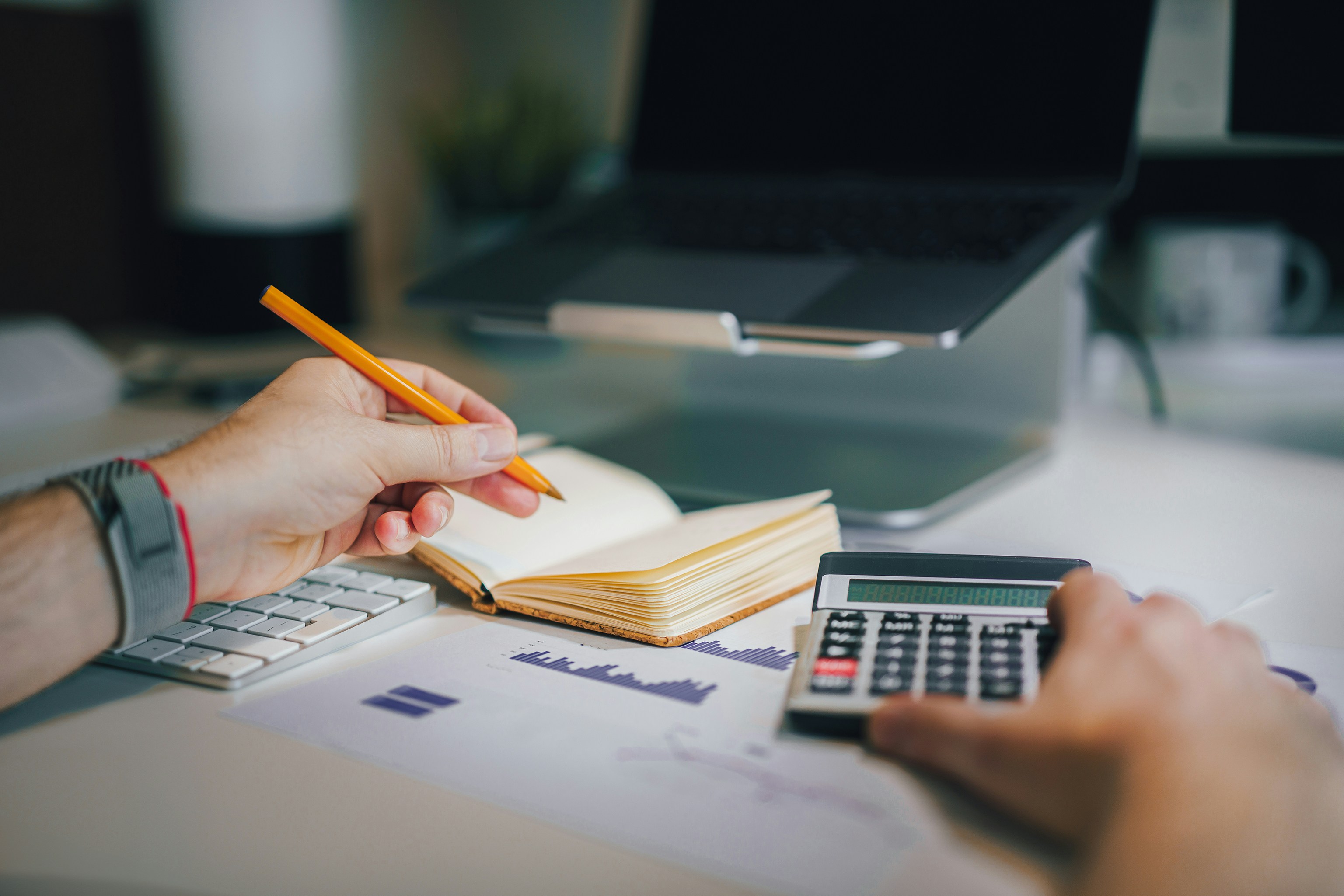 A financial report showing overdue account balances and aging analysis